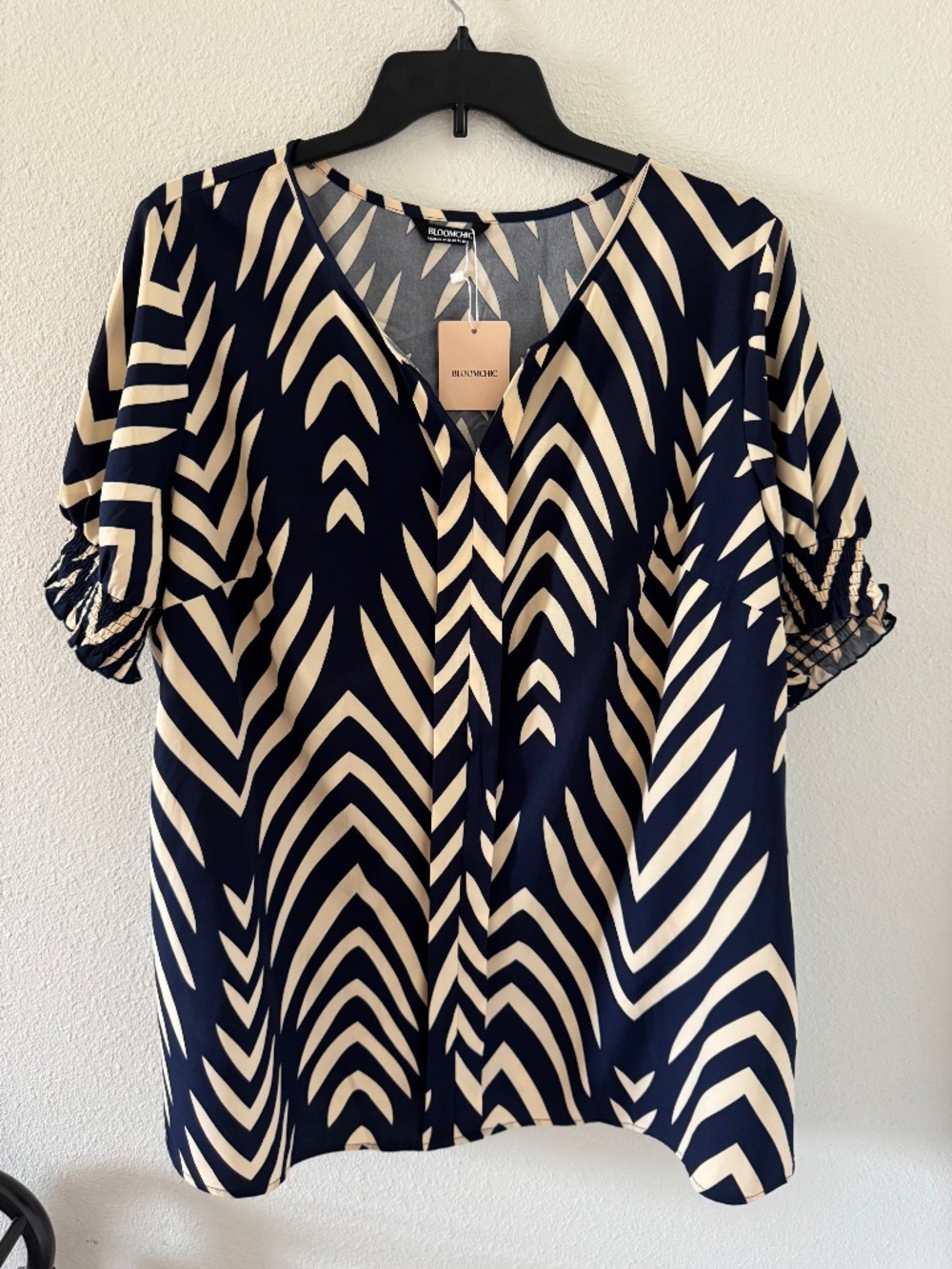 Bloomchic Blue Tan Chevron V Neck Blouse NWT Size 22/24